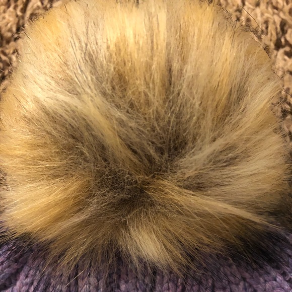 ‘SALE’ BRAND NEW J Crew Ribbed Beanie with Faux-Fur Pom-Pom - Picture 3 of 8
